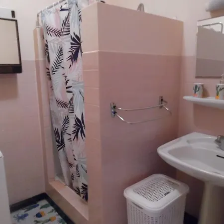Apartamento F2 à Amélie-les-bains Avec Terrasse, Parking Et Wi-fi, Proche Thermes Et Centre-ville - Fr-1-703-116 *