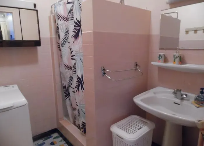 דירה F2 A Amelie-les-bains Avec Terrasse, Parking Et Wi-fi, Proche Thermes Et Centre-ville - Fr-1-703-116 *